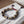 Bracelet bouddhiste en perles naturelles noires et crème, cordon rouge, artisanat tibétain