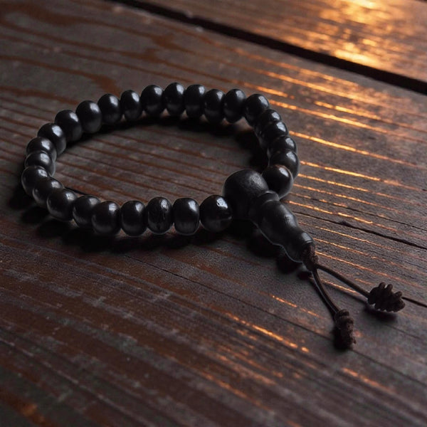 Bracelet bouddhiste en perles noires sur bois, pour méditation et philosophie tibétaine