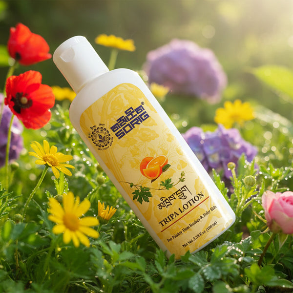 Lotion Tripa naturelle pour peau sèche et irritée, produit de médecine tibétaine parmi les fleurs