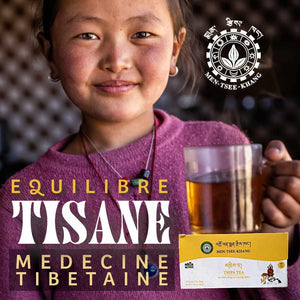 Enfant tibétain souriant avec tisane équilibre médecine tibétaine Men-Tsee-Khang