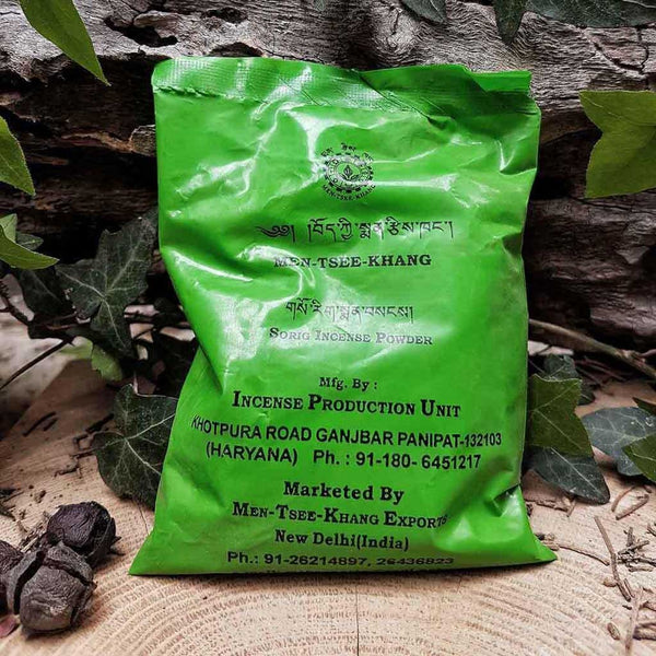 Poudre d'encens Sorig Men-Tsee-Khang, produit naturel de médecine tibétaine, emballage vert sur bois