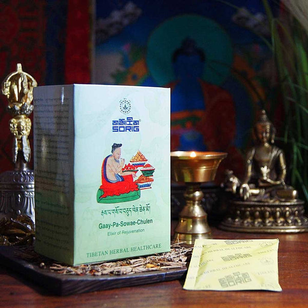 Elixir de Rajeunissement Gaay-Pa-Sowae-Chulen, soins naturels tibétains, boîte et sachet sur autel bouddhiste