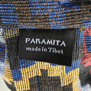 Étiquette Paramita, fabriqué au Tibet, sur tissu tibétain coloré