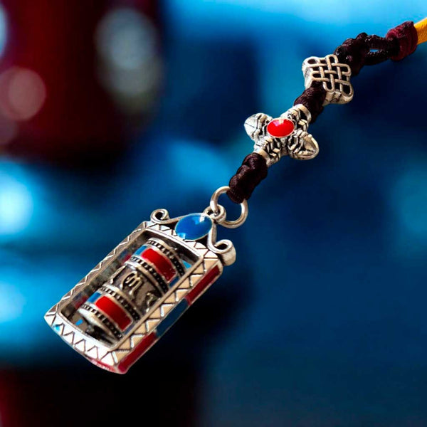 Pendentif bouddhiste tibétain avec roue de prière, pierres colorées et nœud infini, artisanat de l'Himalaya