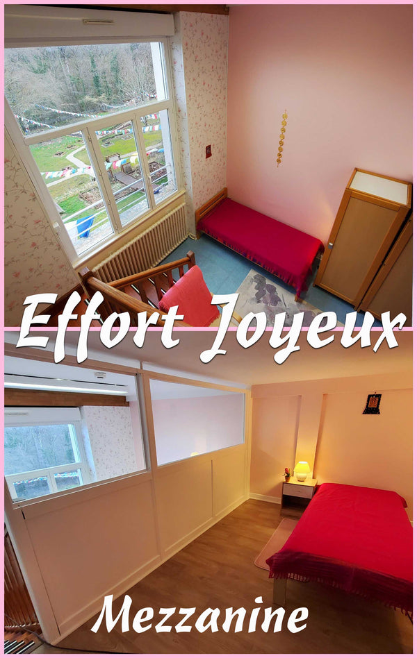 Chambre bouddhiste avec lit rouge, drapeaux tibétains et vue jardin, mezzanine zen pour méditation