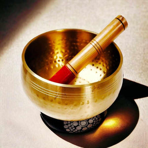 Bol tibétain en bronze avec maillet en bois, objet de méditation bouddhiste et culture himalayenne