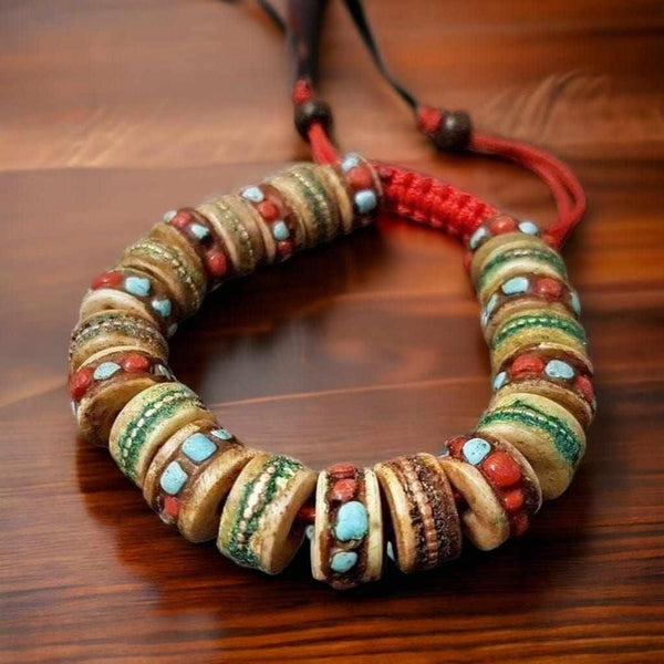 Collier bouddhiste tibétain en perles naturelles avec turquoise et corail, artisanat de l'Himalaya