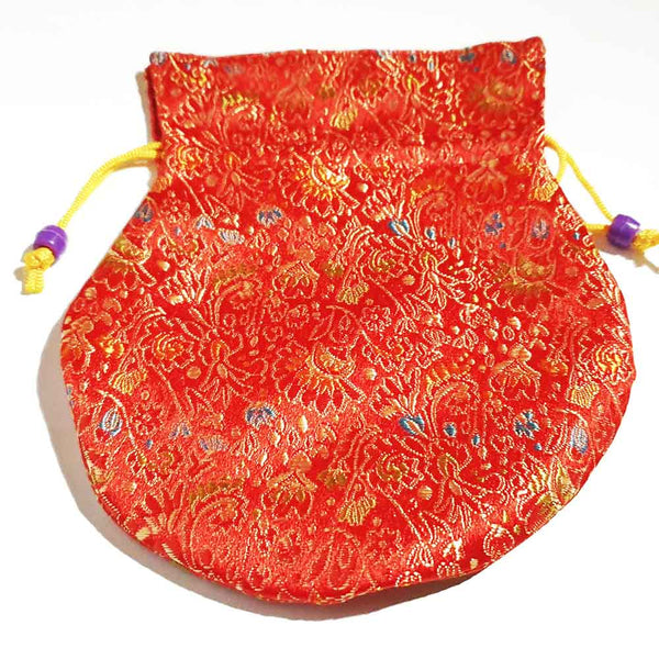 Sac tibétain rouge brodé doré, motif floral, cordon jaune et perles violettes, artisanat himalayen