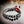 Bracelet bouddhiste tibétain avec perles noires et symboles sacrés, lien rouge traditionnel