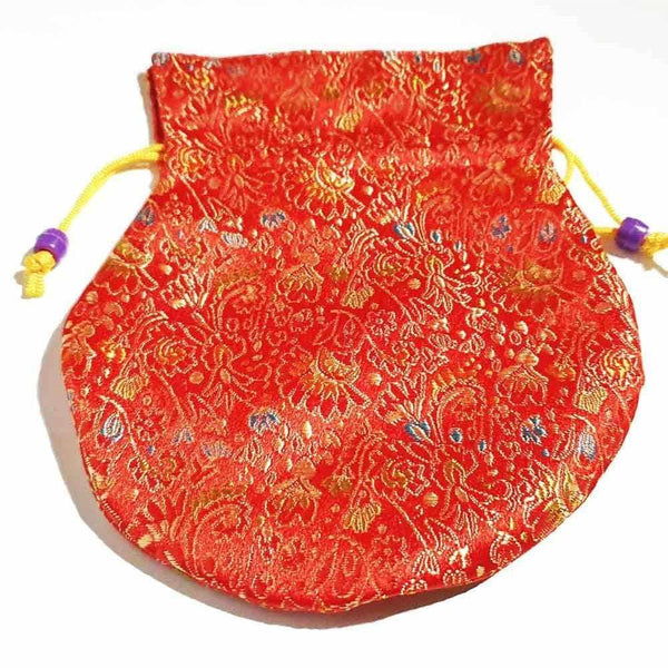 Pochette tibétaine rouge brodée, motif floral doré, cordon jaune, artisanat himalayen