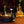 Statue bouddhiste dorée, encensoir et cloche sur autel tibétain pour méditation et pratique spirituelle