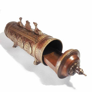Mani Khorlo tibétain en métal orné, roue de prière bouddhiste avec motifs traditionnels et animaux