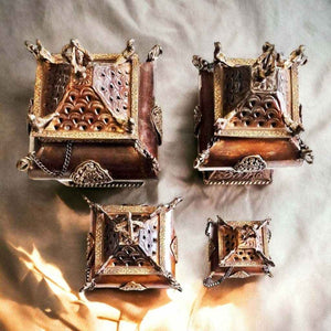Brûle-encens tibétains en métal ciselé, objets bouddhistes artisanaux de l'Himalaya