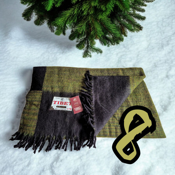 Écharpe tibétaine en laine pure, motif à carreaux vert et noir, franges, avec étiquette 'TIBET CREATION'