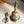 Cloche et vajra bouddhiques tibétains en métal doré, objets de méditation et rituels spirituels