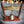 Cloche bouddhiste tibétaine en bronze avec dragons, sur support en bois, symbole de méditation et sagesse
