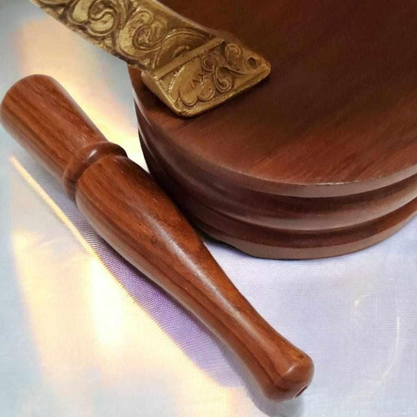Bol tibétain en bois avec maillet et décor or, objet bouddhiste pour méditation et pratique spirituelle