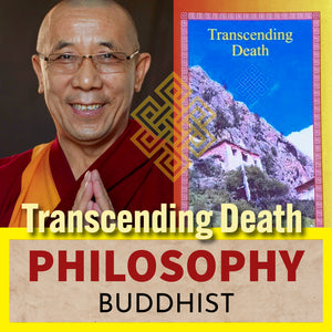 Lama bouddhiste souriant avec livre 'Transcending Death', philosophie bouddhiste tibétaine