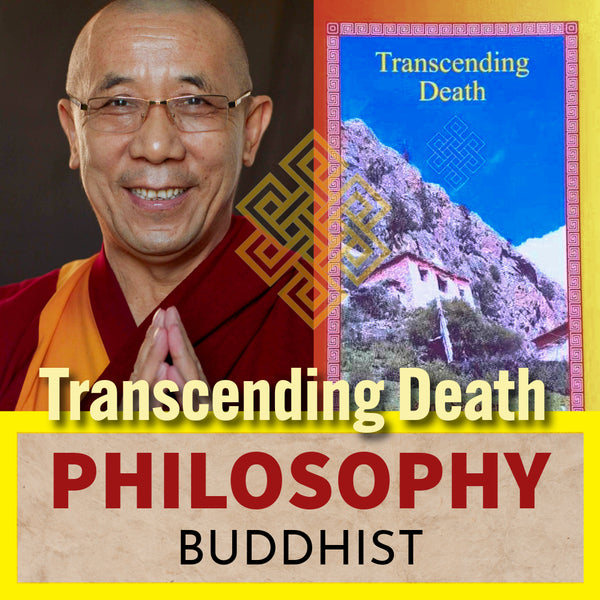 Lama bouddhiste souriant avec livre 'Transcending Death', philosophie bouddhiste tibétaine