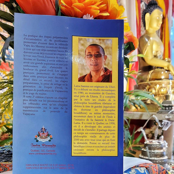 Livre de philosophie bouddhiste tibétaine par Lama Samten, éditions Paramita, avec statue de Bouddha et fleurs