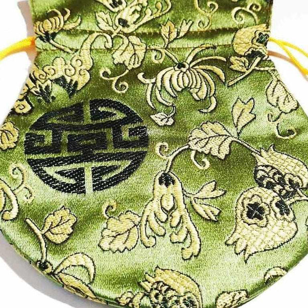 Pochette en soie verte brodée avec symbole bouddhiste et motifs floraux tibétains