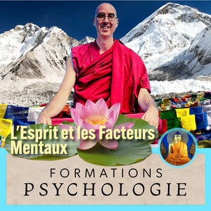 Lama en robe rouge, montagnes enneigées, lotus et drapeaux tibétains pour formations psychologie bouddhiste