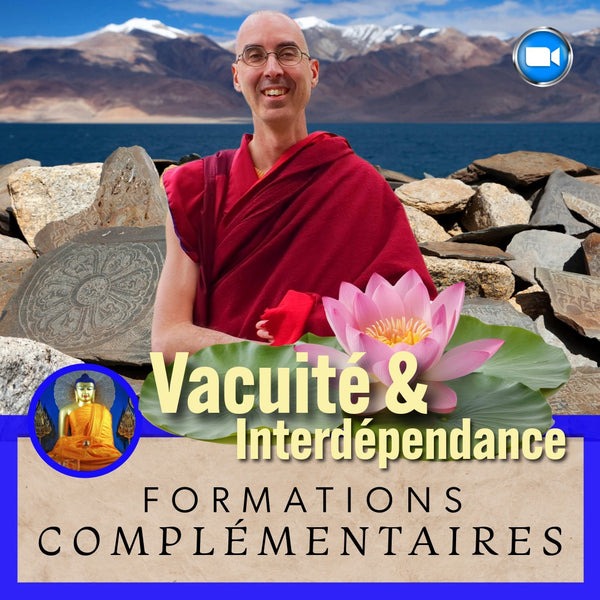 Lama en robe rouge enseigne Vacuité & Interdépendance, formation bouddhiste avec fleur de lotus et montagnes