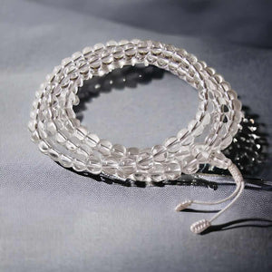 Chapelet bouddhiste en perles de quartz transparent, objet de méditation et philosophie tibétaine
