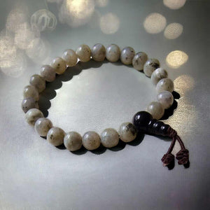 Bracelet de méditation en pierre naturelle avec perle noire, inspiré de la philosophie bouddhiste tibétaine