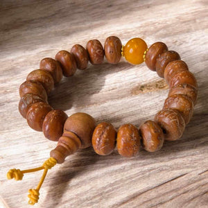 Chapelet bouddhiste en bois naturel avec perle centrale ambrée, pour méditation et pratique spirituelle