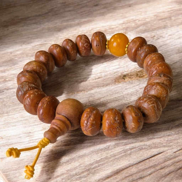 Chapelet bouddhiste en bois naturel avec perle centrale ambrée, pour méditation et pratique spirituelle