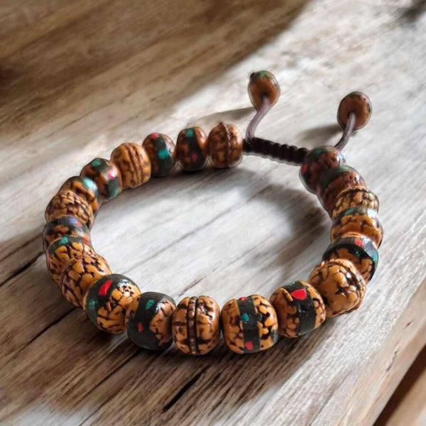 Bracelet bouddhiste en perles sculptées, motifs tibétains, artisanat de l'Himalaya