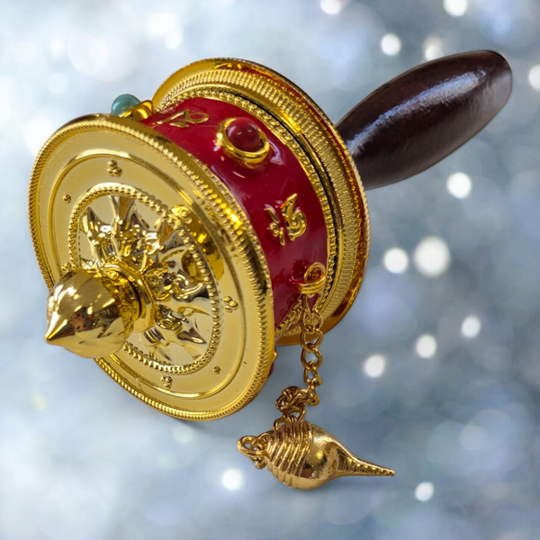 Roue de prière tibétaine dorée et rouge avec coquille, objet bouddhiste pour méditation et spiritualité