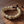 Bracelet bouddhiste en perles sculptées, symbole de méditation et philosophie tibétaine