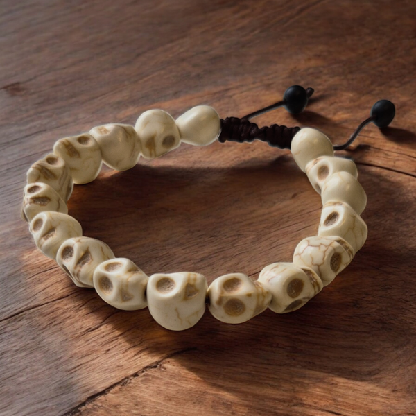 Bracelet bouddhiste en perles sculptées, symbole de méditation et philosophie tibétaine