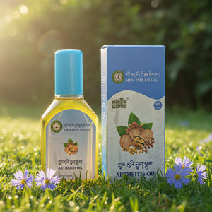 Huile pour l'arthrite Men-Tsee-Khang, produits naturels de médecine tibétaine, flacon et boîte sur l'herbe