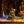 Statue de Bouddha en bronze sur tapis tibétain, avec cloche et thangka en arrière-plan