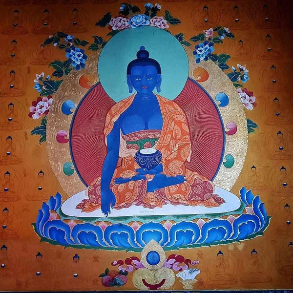 Thangka bouddhiste tibétain représentant un Bouddha bleu, symbole de la philosophie bouddhiste et de la méditation.
