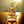 Statue dorée de Bouddha en méditation, symbole de la philosophie bouddhiste tibétaine et de la culture himalayenne