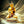 Statue dorée de Bouddha en méditation, objet de philosophie bouddhiste tibétaine