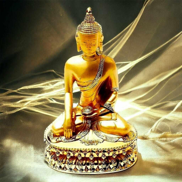 Statue dorée de Bouddha en méditation, objet de philosophie bouddhiste tibétaine