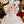 Stupa bouddhiste tibétain orné de pierres turquoise et rouges, avec statue de Bouddha, symbole de méditation et philosophie bouddhiste.