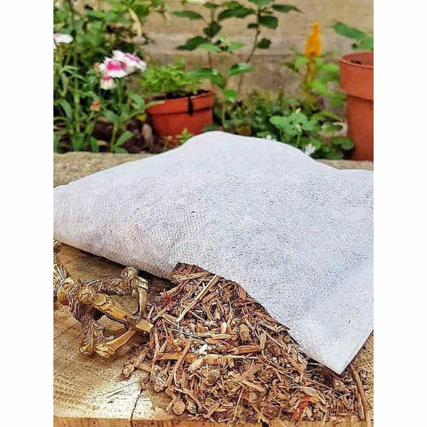Sachet d'herbes médicinales tibétaines avec objet bouddhiste en bronze, pour bien-être et méditation