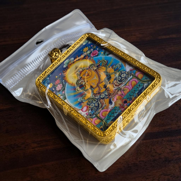 Thangka bouddhiste tibétain encadré doré, art sacré de l'Himalaya pour méditation et décoration spirituelle