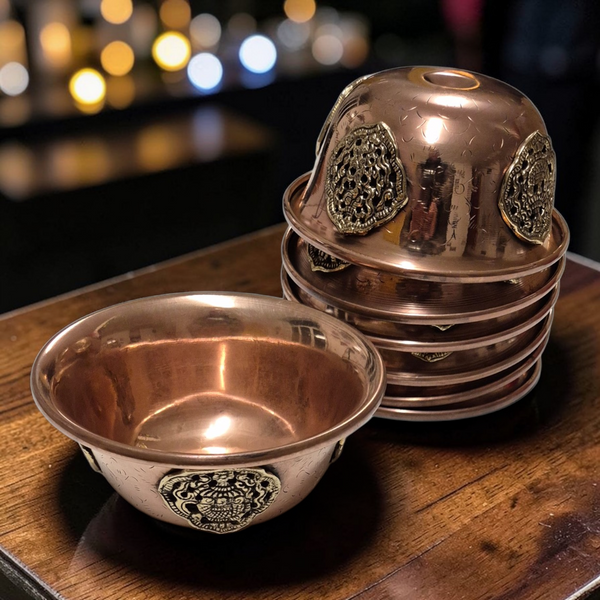 Bol tibétain en cuivre avec motifs ornementaux, objets de méditation bouddhiste
