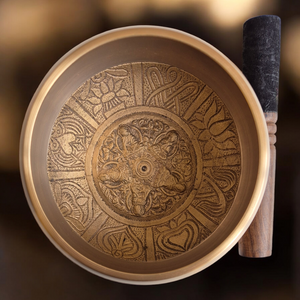 Bol tibétain gravé avec motifs bouddhistes et maillet en bois pour méditation