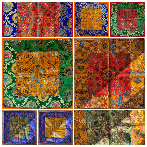 Tissus bouddhistes tibétains aux motifs traditionnels colorés et brodés, objets de décoration spirituelle
